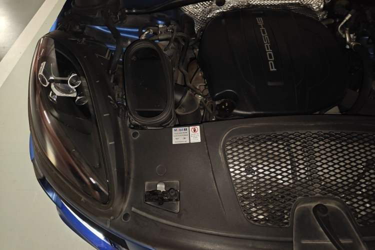 Used Porsche Macan 2018 Macan 2.0T Engine Bay Right