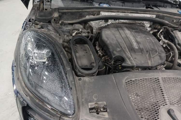 Used Porsche Macan 2018 Macan 2.0T Engine Bay Right