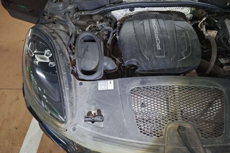 Used Porsche Macan 2018 Macan 2.0T Engine Bay Right
