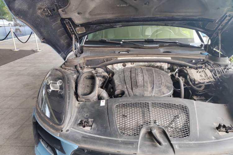 Used Porsche Macan 2018 Macan 2.0T Engine Bay Right