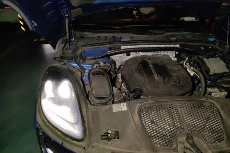 Used Porsche Macan 2018 Macan 2.0T Engine Bay Right