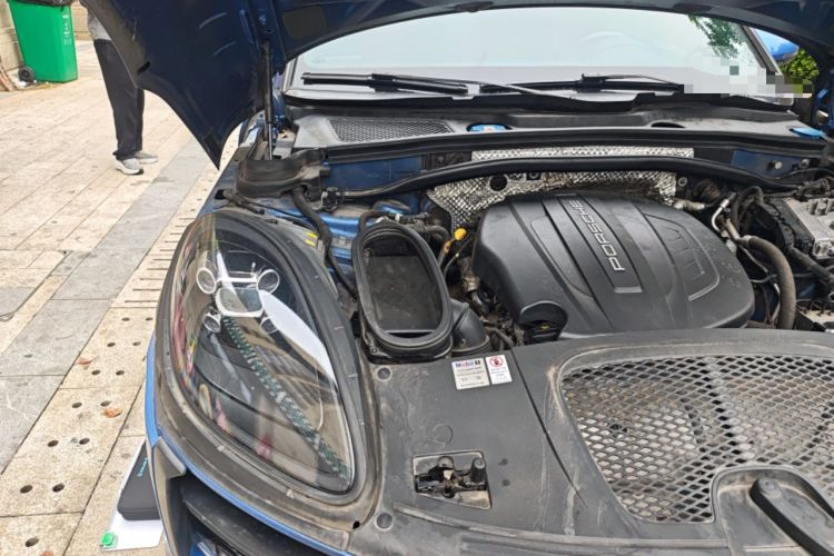 Used Porsche Macan 2018 Macan 2.0T Engine Bay Right
