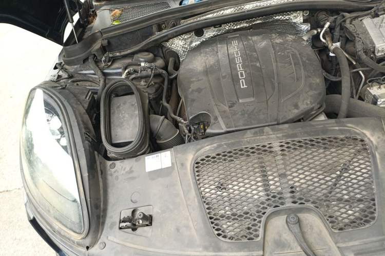 Used Porsche Macan 2018 Macan 2.0T Engine Bay Right