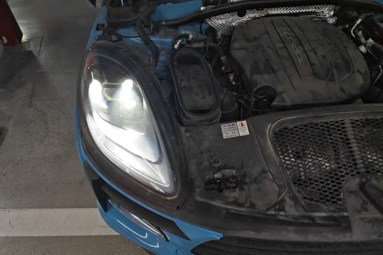 Used Porsche Macan 2018 Macan 2.0T Engine Bay Right