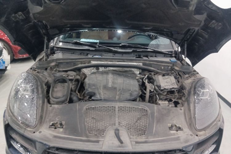 Used Porsche Macan 2018 Macan 2.0T Engine Bay