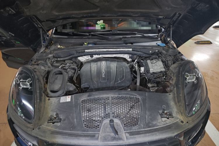 Used Porsche Macan 2018 Macan 2.0T Engine Bay
