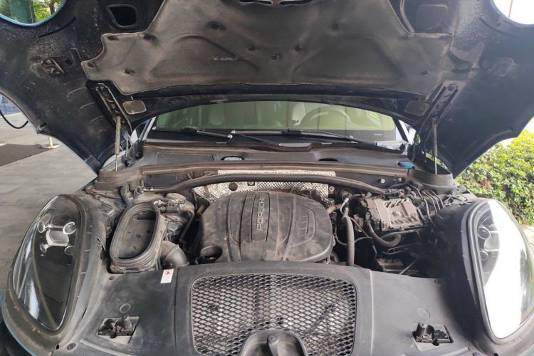 Used Porsche Macan 2018 Macan 2.0T Engine Bay
