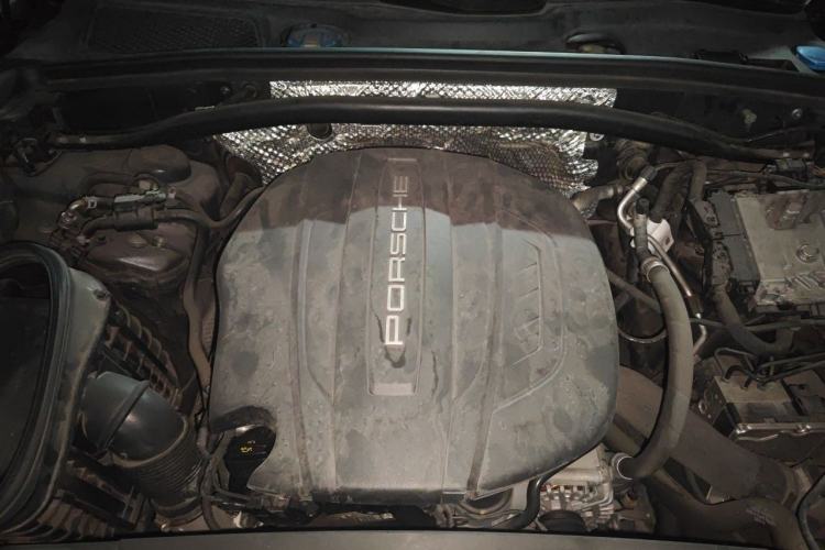 Used Porsche Macan 2018 Macan 2.0T Engine Bay