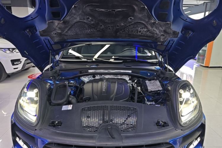 Used Porsche Macan 2018 Macan 2.0T Engine Bay