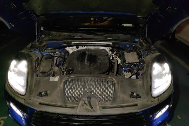 Used Porsche Macan 2018 Macan 2.0T Engine Bay