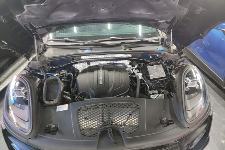 Used Porsche Macan 2018 Macan 2.0T Engine Bay