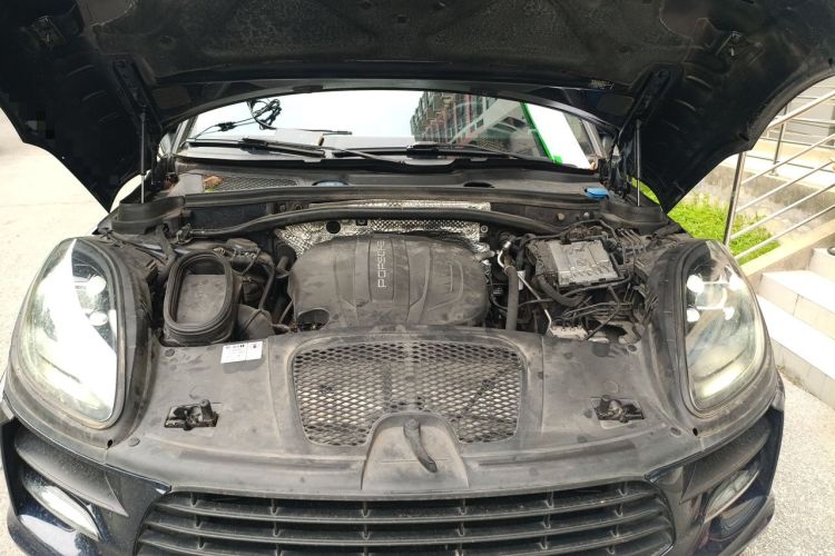 Used Porsche Macan 2018 Macan 2.0T Engine Bay