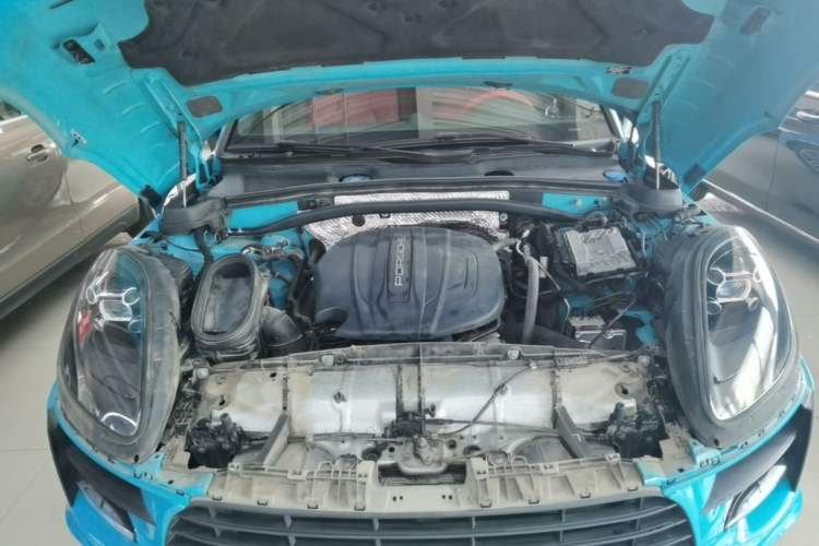 Used Porsche Macan 2018 Macan 2.0T Engine Bay