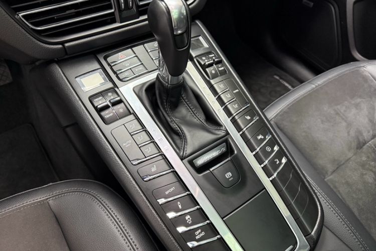 Used Porsche Macan 2018 Macan 2.0T Exterior 7