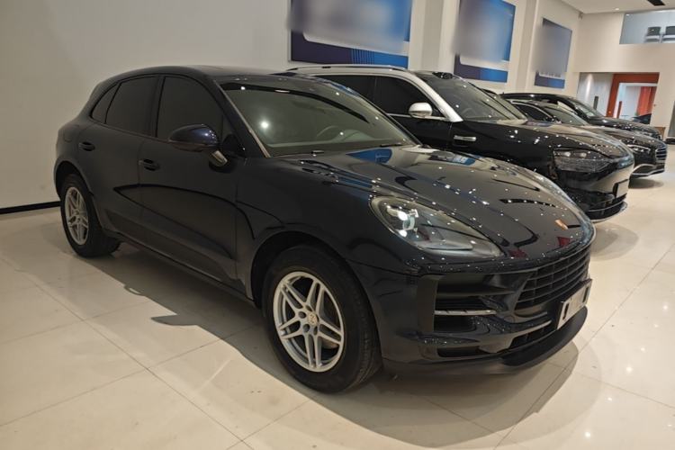 Used Porsche Macan 2018 Macan 2.0T Front Right 45 Deg