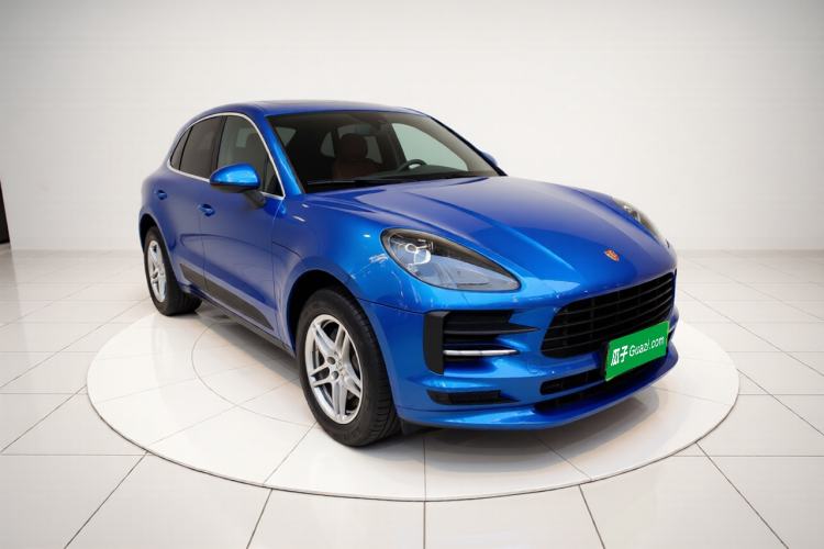Used Porsche Macan 2018 Macan 2.0T Front Right 45 Deg