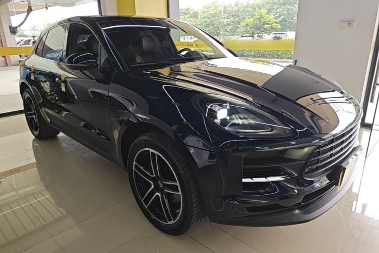 Used Porsche Macan 2018 Macan 2.0T Front Right 45 Deg