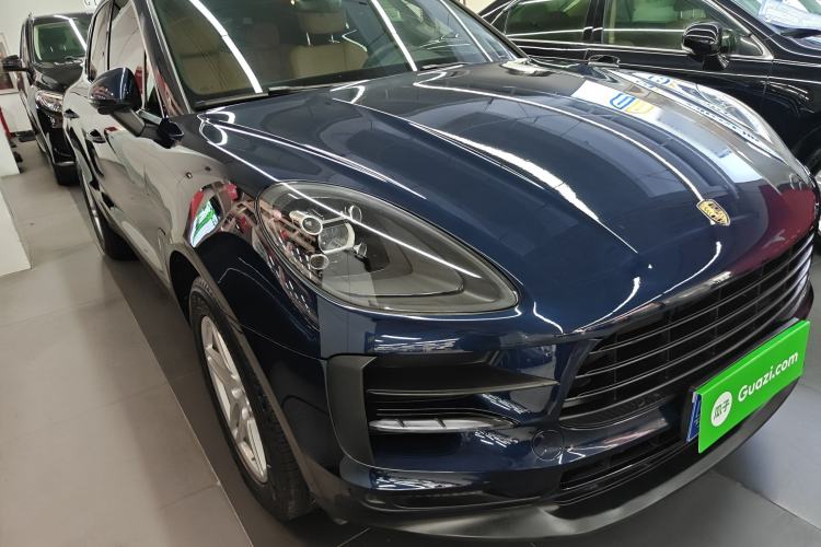 Used Porsche Macan 2018 Macan 2.0T Front Right 45 Deg