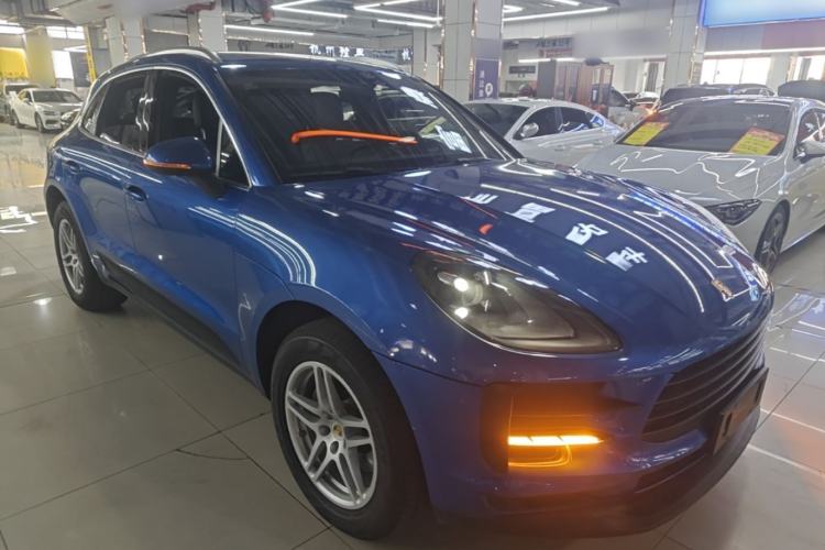 Used Porsche Macan 2018 Macan 2.0T Front Right 45 Deg