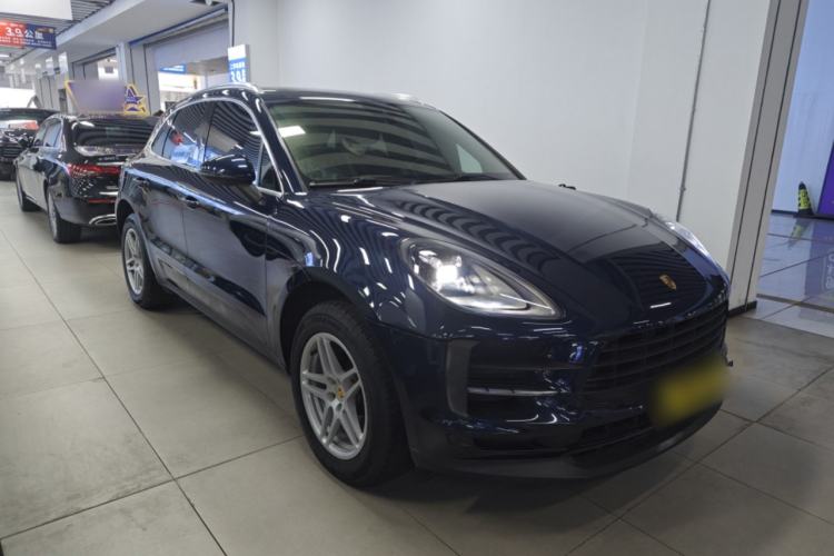 Used Porsche Macan 2018 Macan 2.0T Front Right 45 Deg