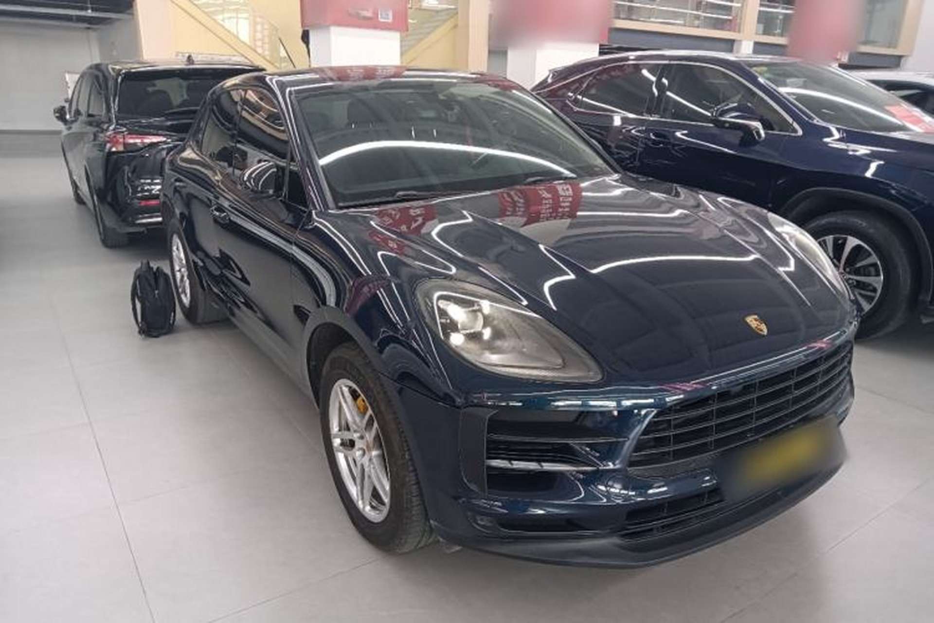 Used Porsche Macan 2018 Macan 2.0T Front Right 45 Deg