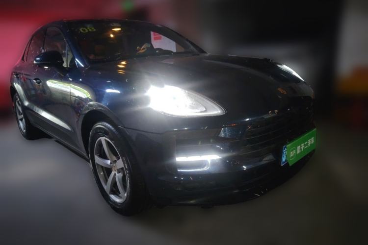 Used Porsche Macan 2018 Macan 2.0T Front Right 45 Deg