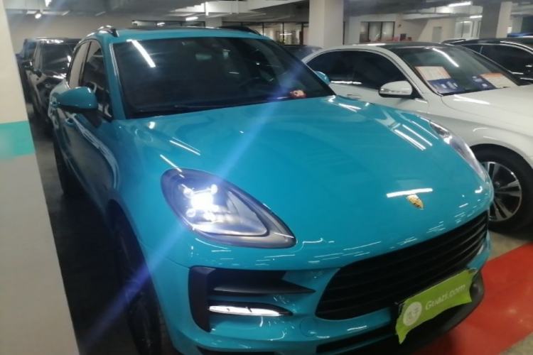 Used Porsche Macan 2018 Macan 2.0T Front Right 45 Deg