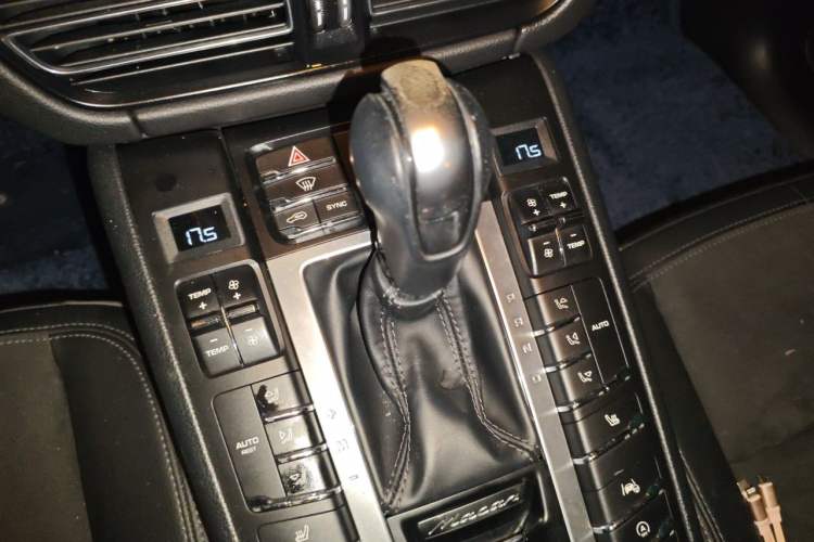 Used Porsche Macan 2018 Macan 2.0T Gear Lever
