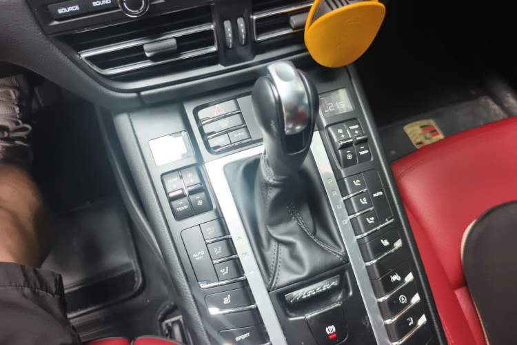 Used Porsche Macan 2018 Macan 2.0T Gear Lever