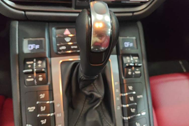 Used Porsche Macan 2018 Macan 2.0T Gear Lever