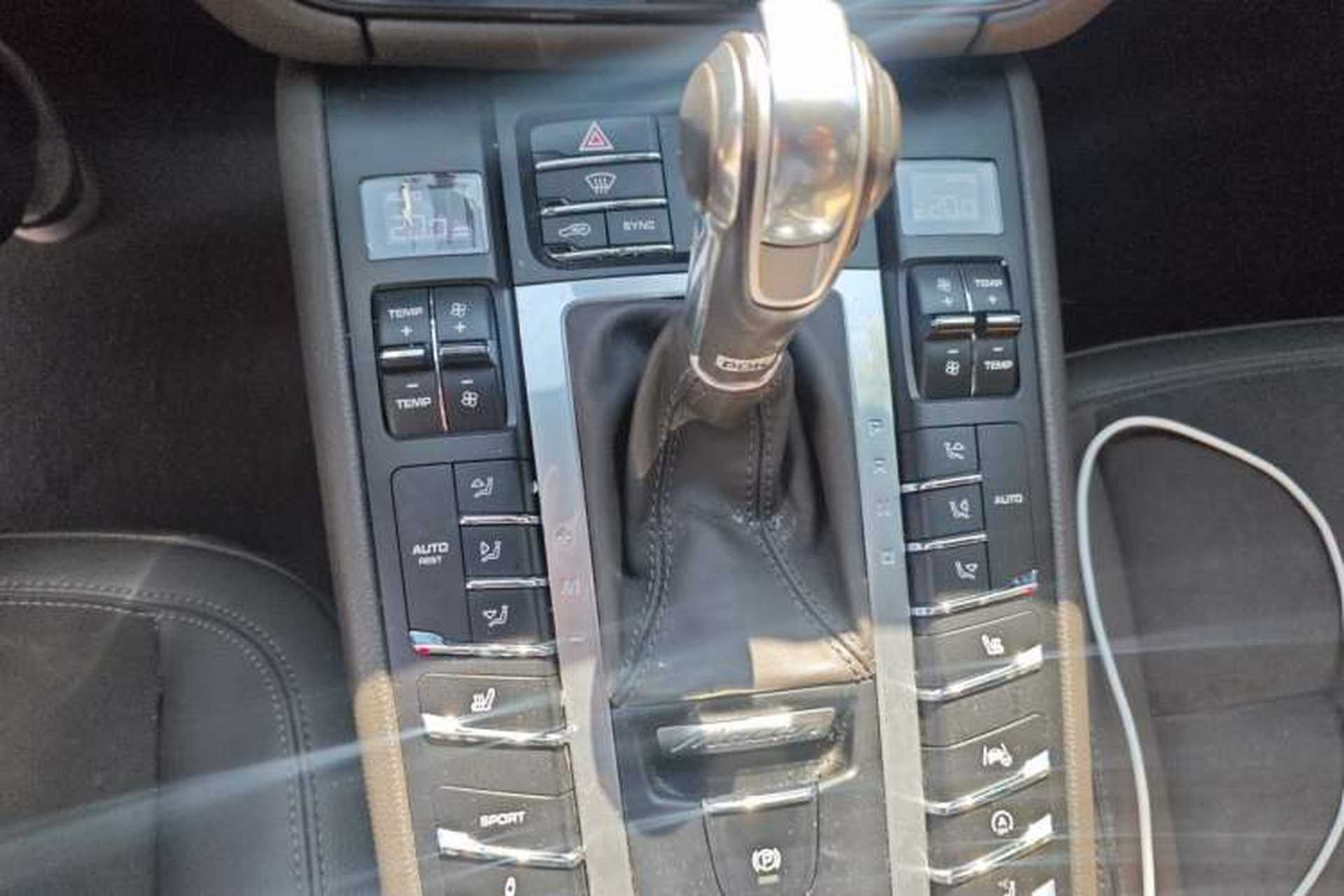 Used Porsche Macan 2018 Macan 2.0T Gear Lever