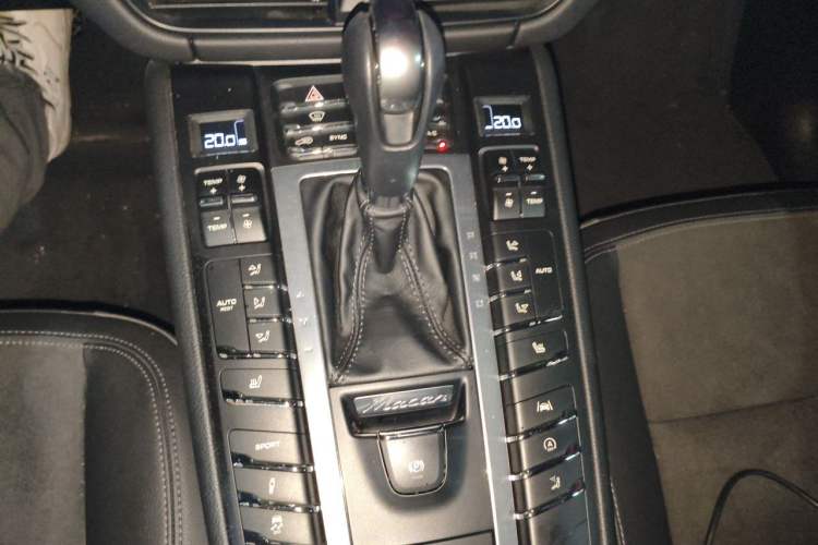 Used Porsche Macan 2018 Macan 2.0T Gear Lever