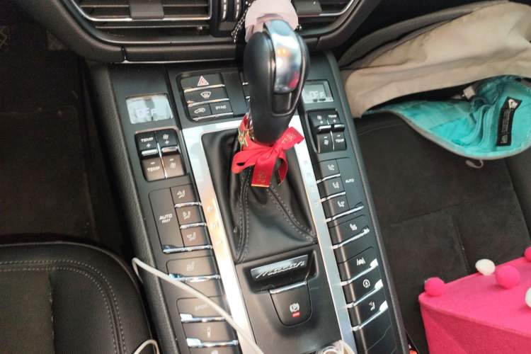 Used Porsche Macan 2018 Macan 2.0T Gear Lever