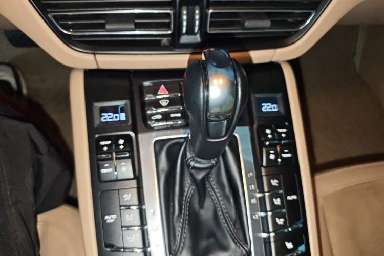 Used Porsche Macan 2018 Macan 2.0T Gear Lever