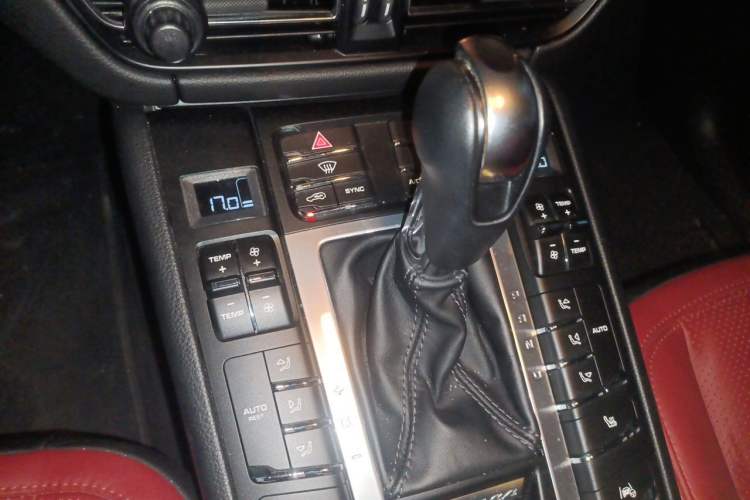Used Porsche Macan 2018 Macan 2.0T Gear Lever