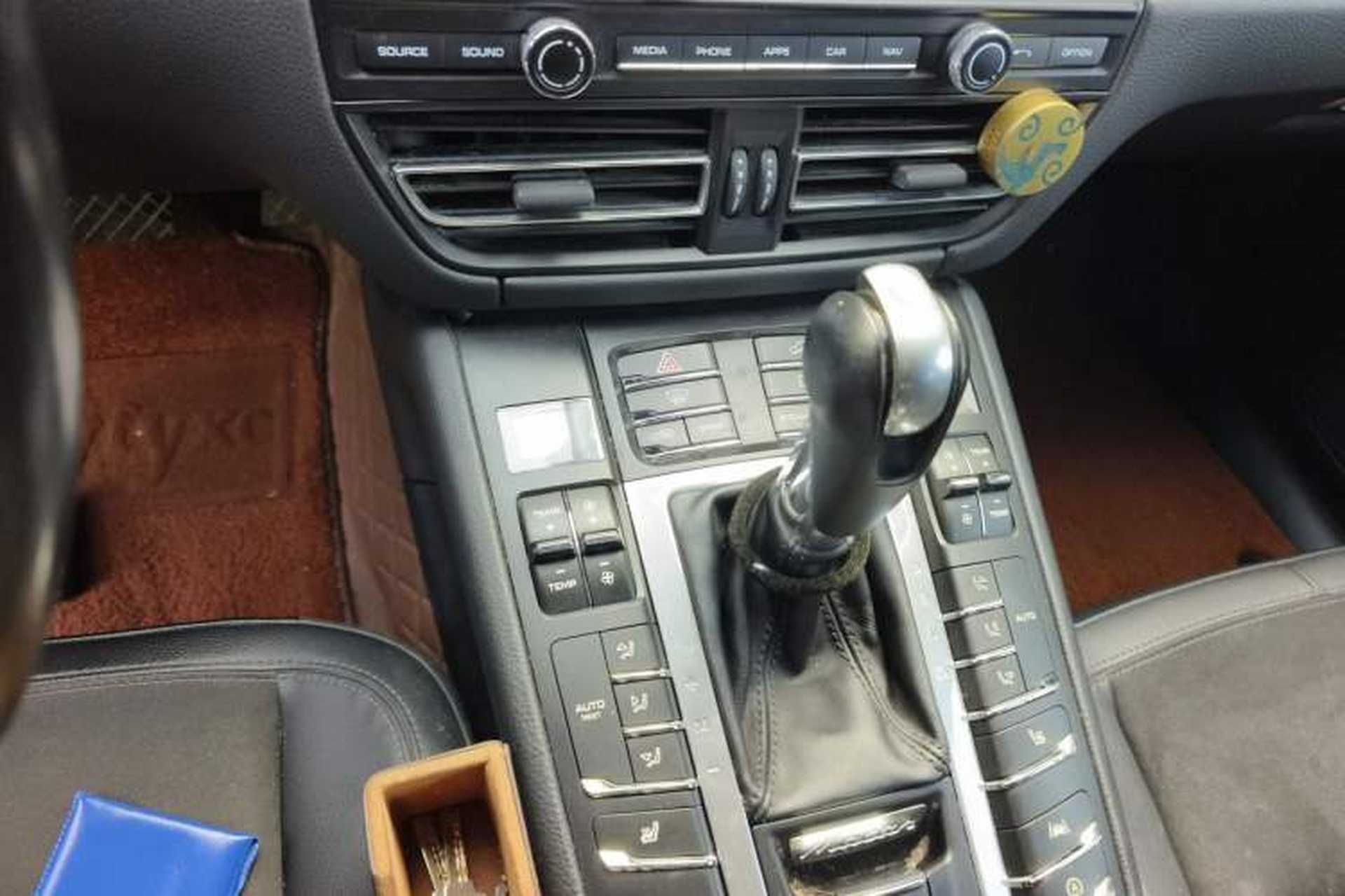 Used Porsche Macan 2018 Macan 2.0T Gear Lever