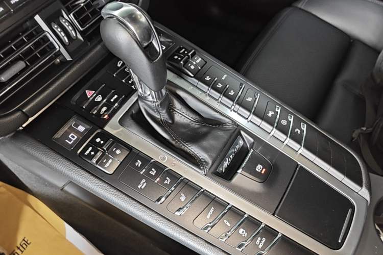 Used Porsche Macan 2018 Macan 2.0T Gear Lever
