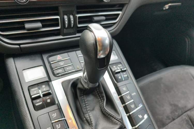Used Porsche Macan 2018 Macan 2.0T Gear Lever