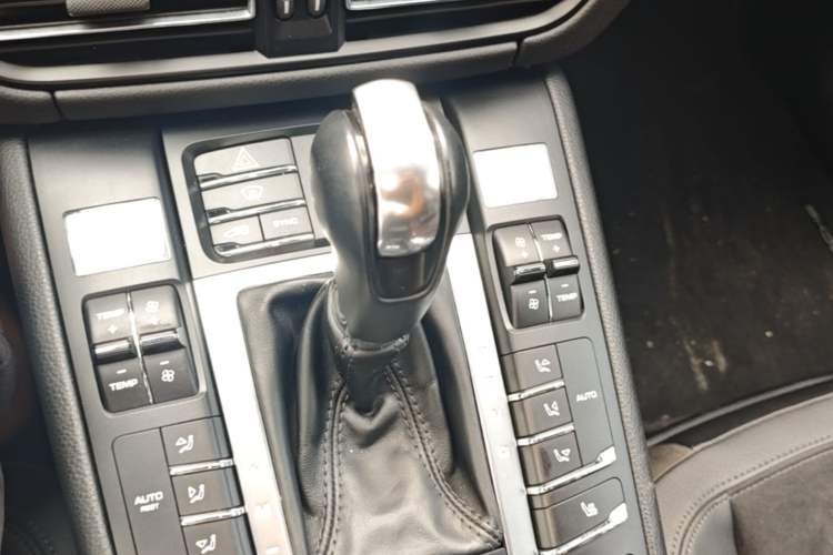 Used Porsche Macan 2018 Macan 2.0T Gear Lever