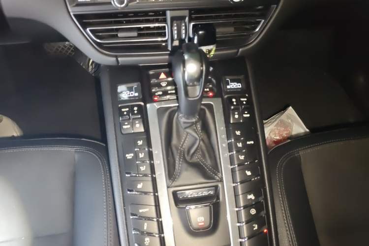 Used Porsche Macan 2018 Macan 2.0T Gear Lever