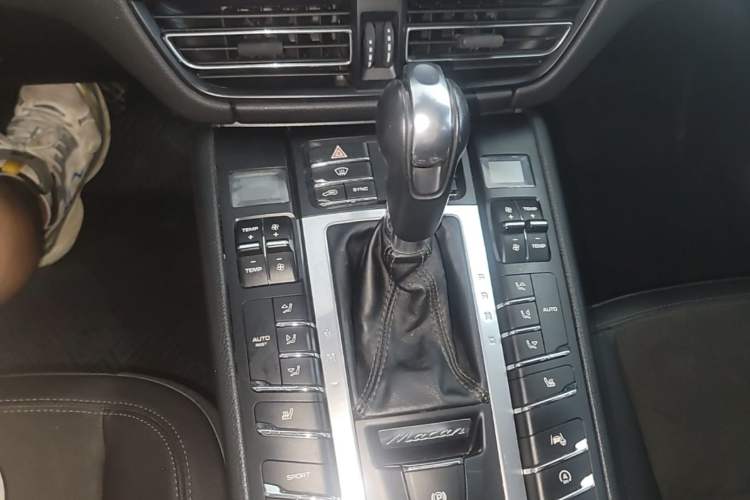 Used Porsche Macan 2018 Macan 2.0T Gear Lever