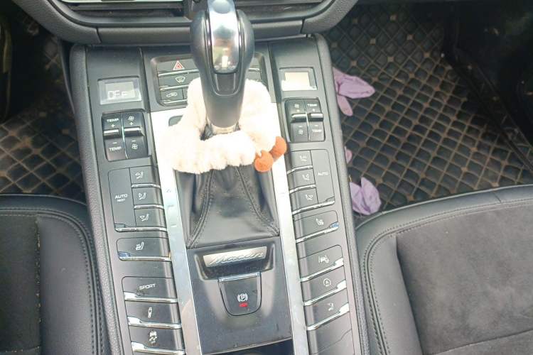 Used Porsche Macan 2018 Macan 2.0T Gear Lever