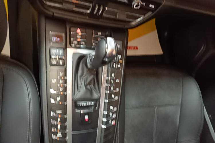 Used Porsche Macan 2018 Macan 2.0T Gear Lever