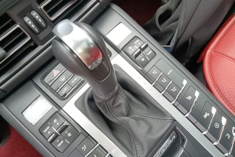 Used Porsche Macan 2018 Macan 2.0T Gear Lever