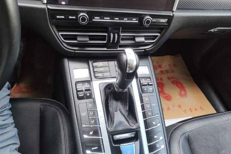 Used Porsche Macan 2018 Macan 2.0T Gear Lever