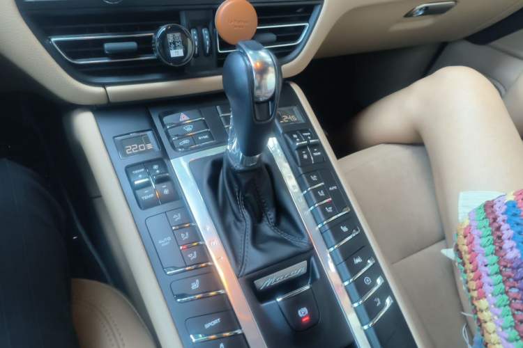 Used Porsche Macan 2018 Macan 2.0T Gear Lever