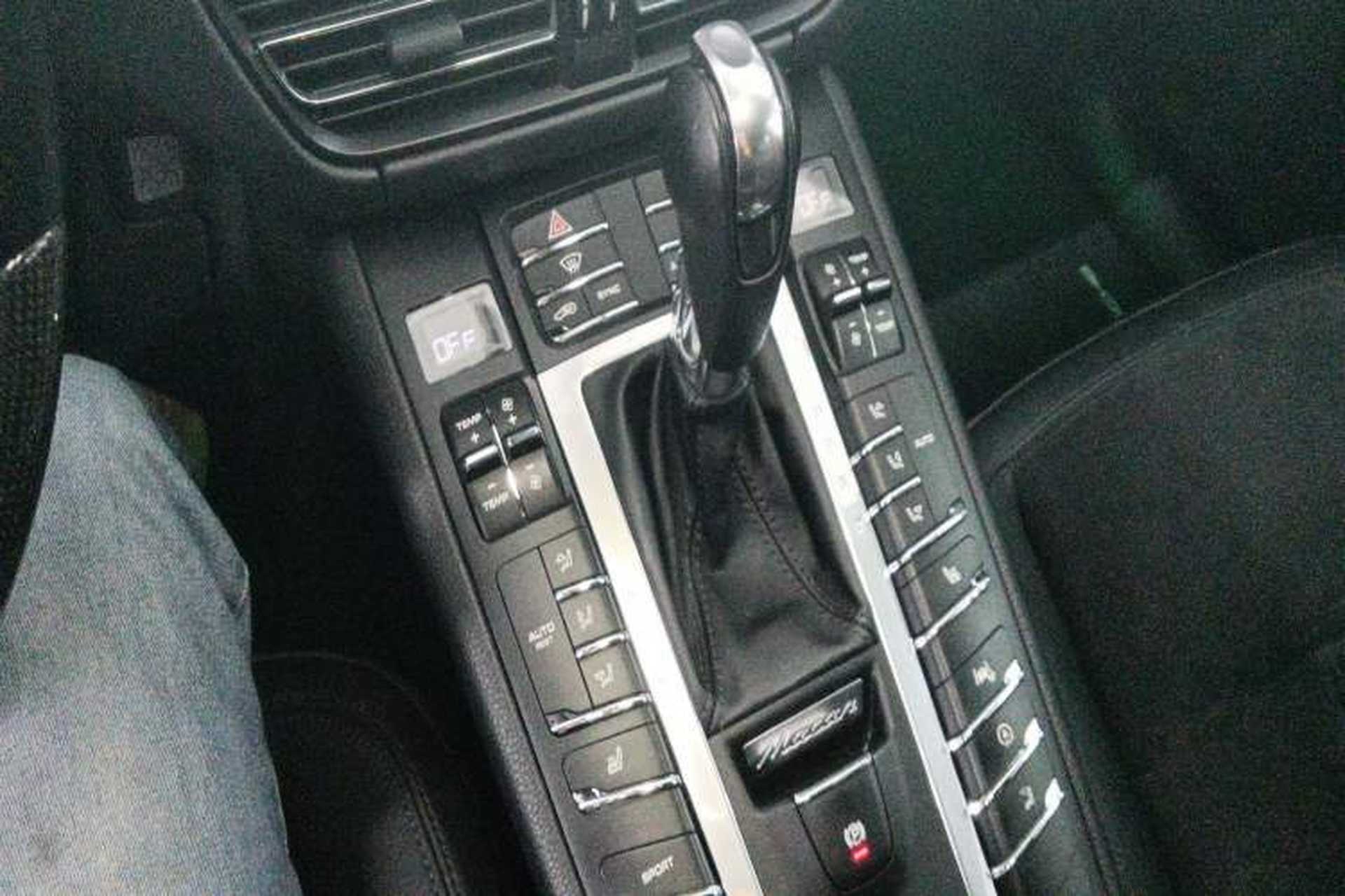 Used Porsche Macan 2018 Macan 2.0T Gear Lever