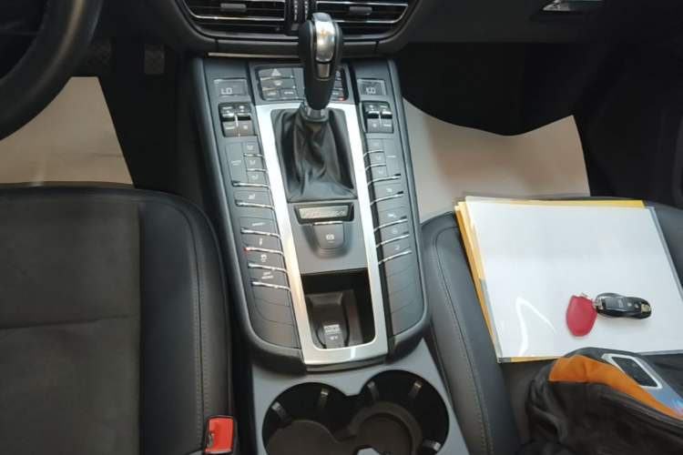Used Porsche Macan 2018 Macan 2.0T Gear Lever