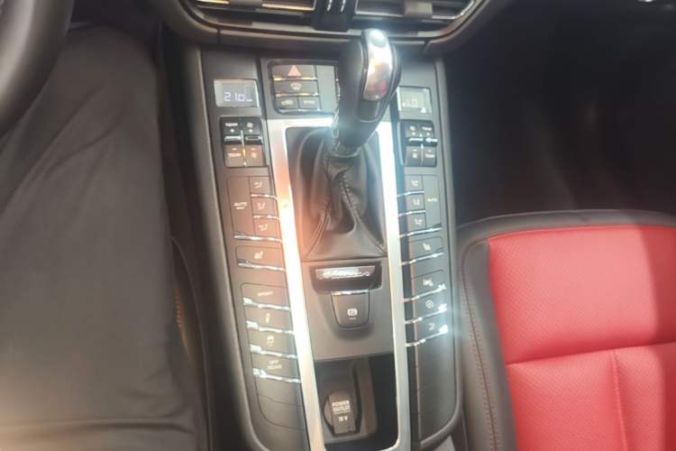 Used Porsche Macan 2018 Macan 2.0T Gear Lever