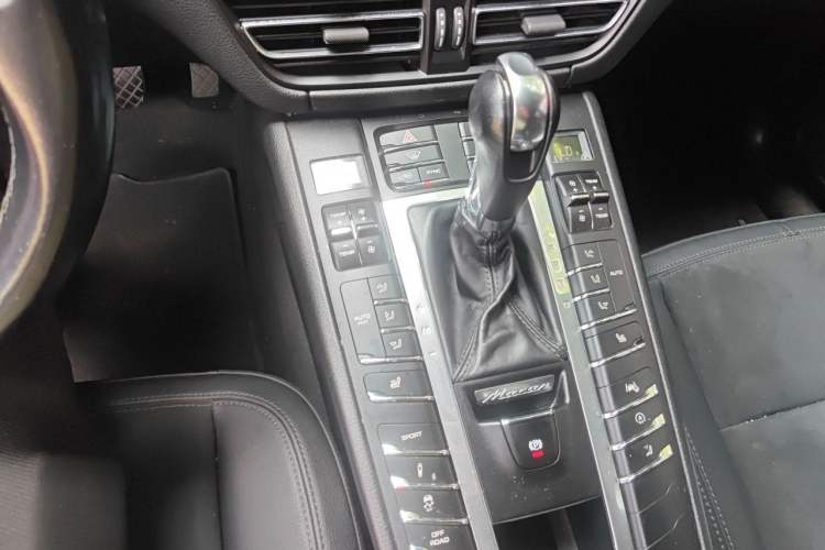 Used Porsche Macan 2018 Macan 2.0T Gear Lever